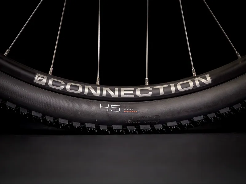 Trek Verve 1 Equipped Lowstep Hybrid Bike in Black-2